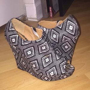 Qupid tribal print wedges